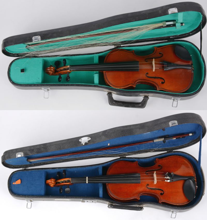 Twee Chinese violen met strijkstok in koffer.