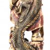 “Krijger met draak”. Een beeld van gesculpteerd en gepolychromeerd ivoor.
