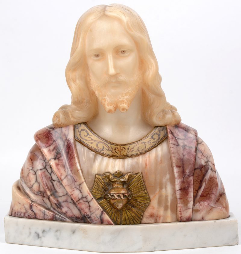 “Christus Heilig Hart”. Een buste van albast en marmer. Gesigneerd achteraan.