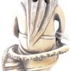 “Man met koord en tentakel”. Een netsuke van gesculpteerd ivoor. Eerste kwart XXe eeuw. Onderaan gesigneerd.
