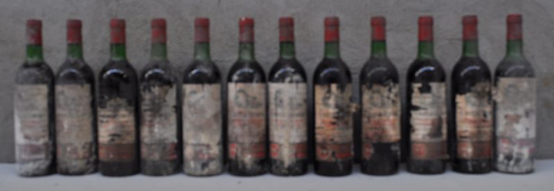 Ch. Peyreau A.C. Saint-Emilion grand cru   M.C.  1976  aantal: 12 Bt. BN, zeer vuile en beschadigde etiketten