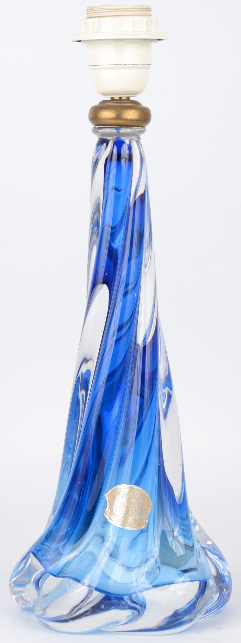 Een lampenvoet van blauw kristal.