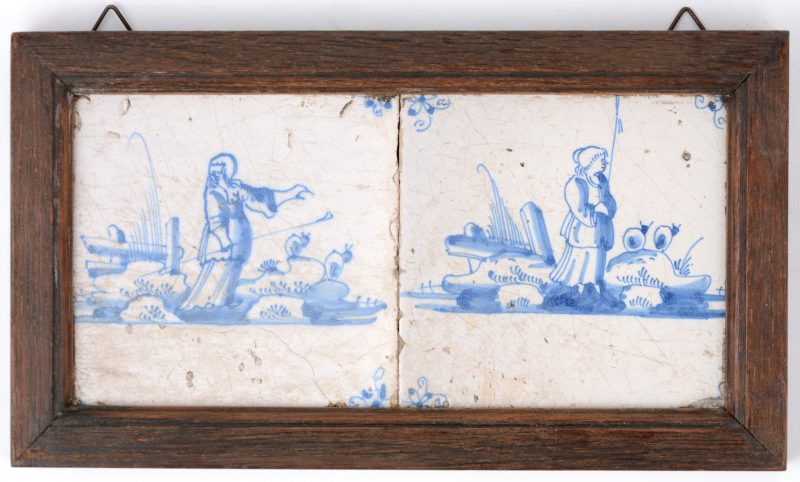 Een paar ingekaderde tegels van blauw en wit Delfts aardewerk. XVIIIe eeuw.