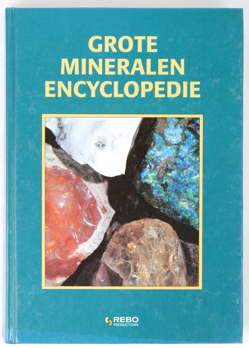 “Grote mineralen encyclopedie” Rudolf Dud’a & Lubos Rejl. Ed. Rebo Productions. Lisse, 1993.