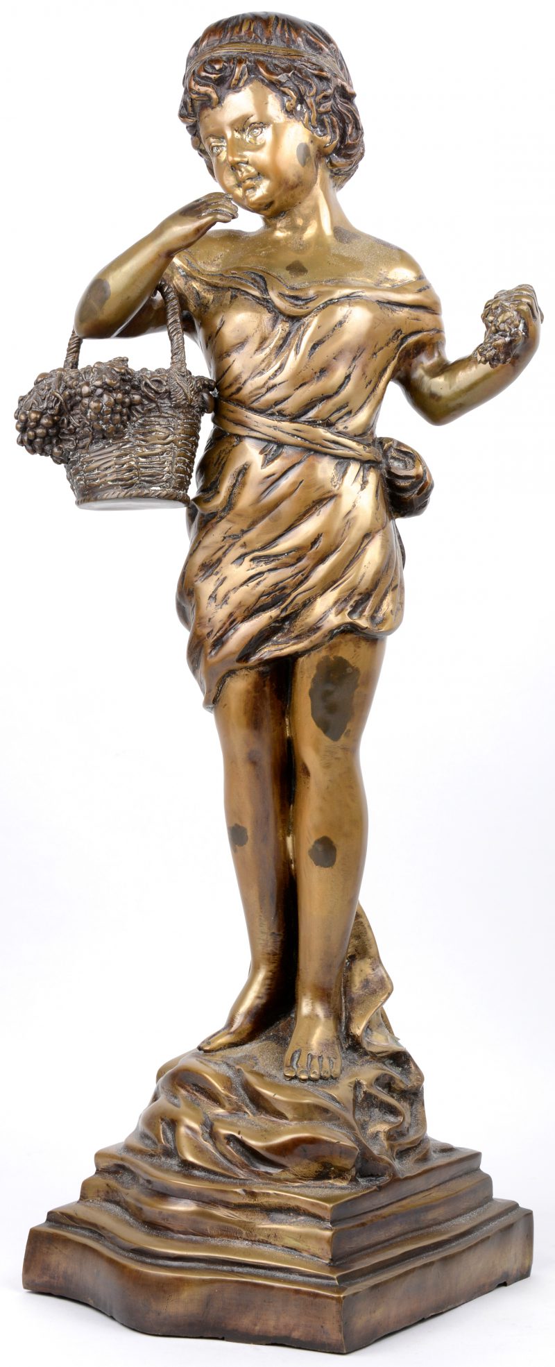 “Bloemenmeisje”. Een bronzen beeld naar een werk van Moreau.