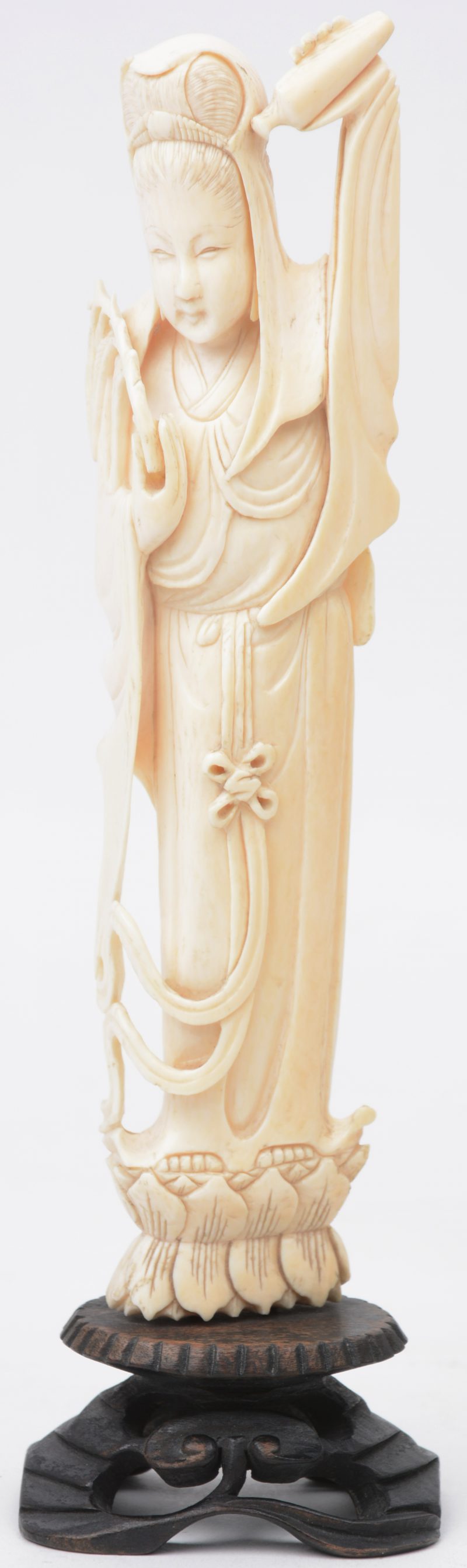 Guanyin. Chinees ivoor.