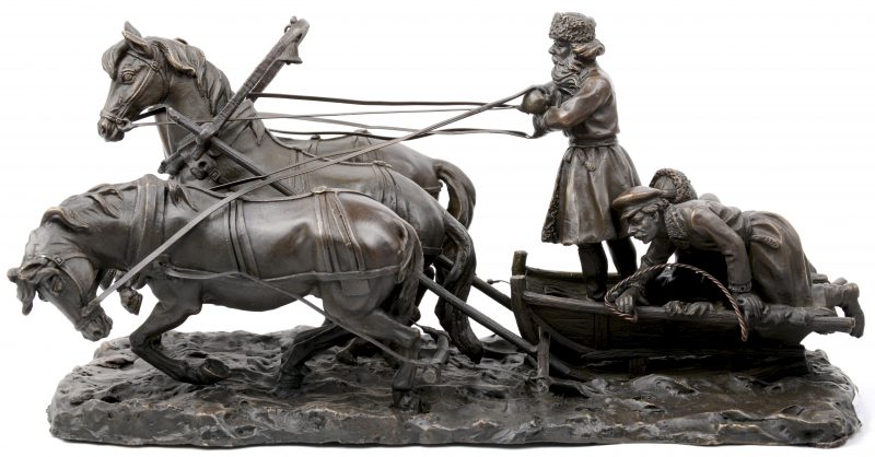 “Personages op een slee, getrokken door drie paarden.”. Een bronzen groep. Russisch werk.