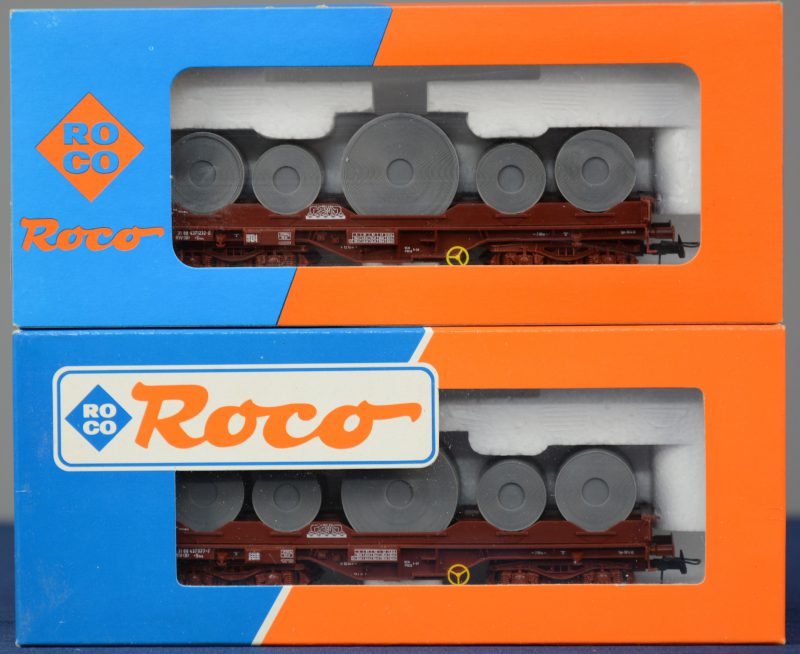 Twee 4-assige staalrollentransportwagons van de Belgische spoorwegen voor spoortype HO. In originele doos. Nieuwstaat.