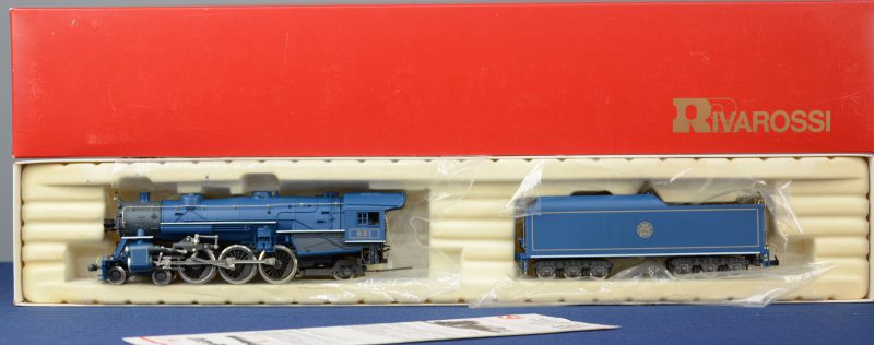 “The blue comet”. Een stoomlocomotief met tender van de Central New Jersey Railroad voor spoortype HO. In originele doos. Nieuwstaat.