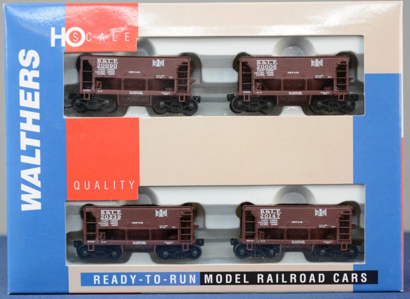 Een set met vier ertswagons van de Bessemer & Lake Erie Railroad voor spoortype Ho. In originele doos.
