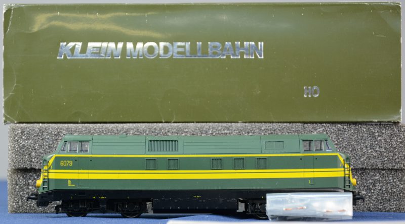 Een diesellocomotief “Merelbeke” van de Belgische spoorwegen voor spoortype HO. In originele doos.