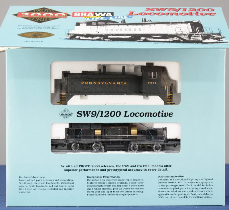 Een SW9/1200 diesellocomotief van de Pennsylvania Railroad voor spoortype HO. In originele doos.