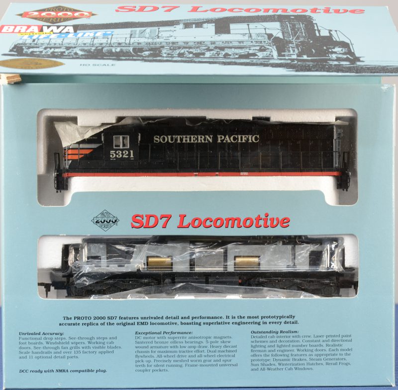 Een SD7 diesellocomotief van Southern Pacific voor spoortype HO. In originele doos.