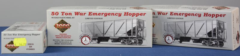 Drie “50 ton War Emergency Hoppers” van Southern Railroads voor spoortype HO. In doos.