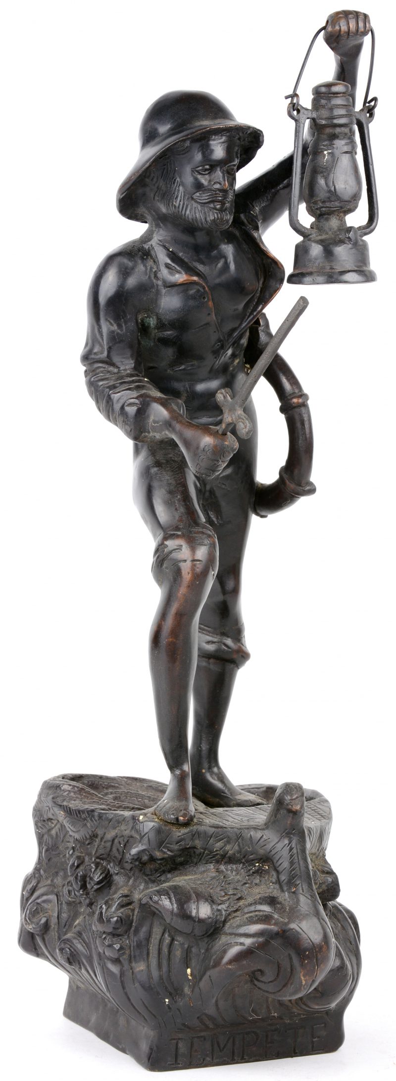 “De zeeman”. Een bronzen beeld. Harpoen gebroken.