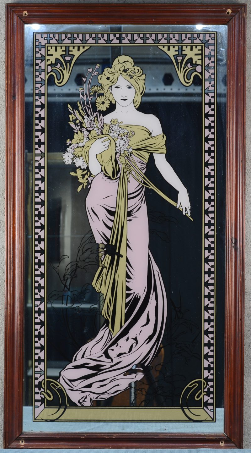 Een rechthoekige spiegel met een decor van een vrouw met een bloementuil in de stijl van Mucha.