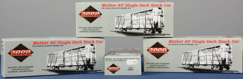 Vier Mather 40’ Goederenwagons voor spoortype HO, waarbij drie van Louisvile & Nashville. Als bouwpakketten. Compleet en in originele doos.