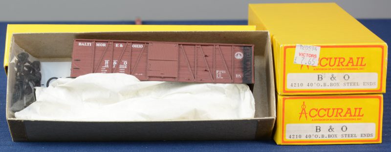 Drie Amerikaanse 40’ goederenwagons van Baltimore & Ohio voor spoortype HO. Als bouwpakket. Compleet en in originele dozen.