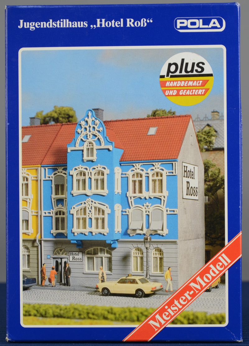 “Jugendstilhaus Hotel Ross”. Een modelbouwkit op schaal HO. Compleet en in originele doos.