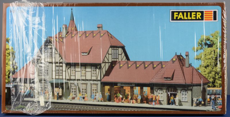 “Station Schwarzburg”. Een modelbouwkit op schaal HO. Compleet en in originele doos.
