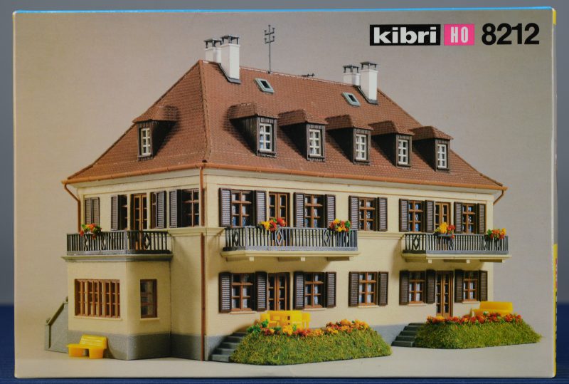 “Schwarzwald pension”. Een modelbouwkit op schaal HO. Compleet en in originele doos.