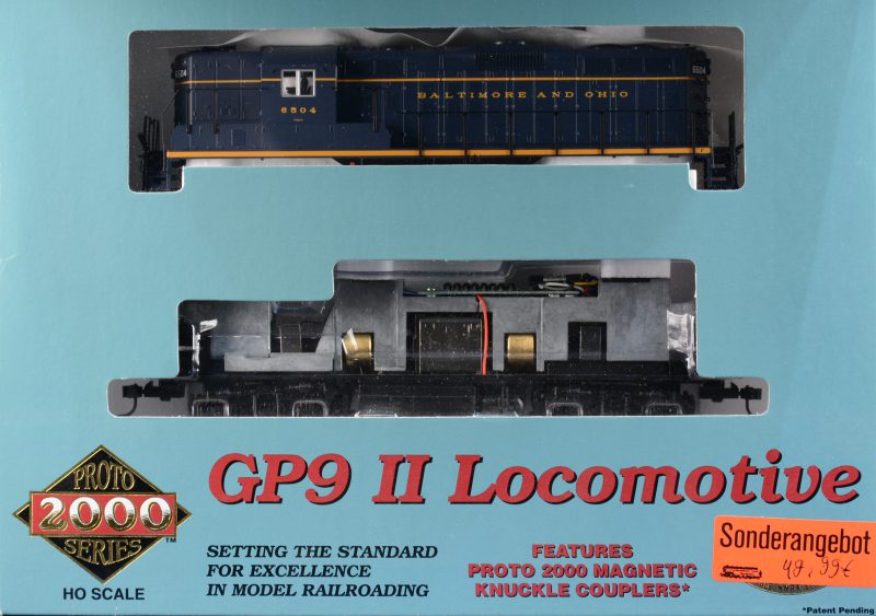 Een GP9 II diesellocomotief van Baltimore and Ohio voor spoortype HO. In originele doos.