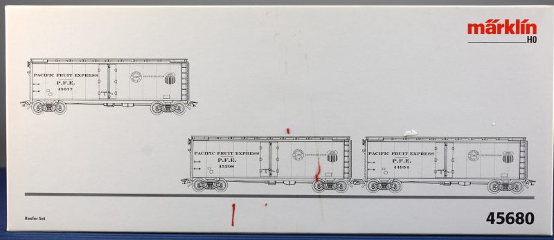 Een set met drie Amerikaanse goederenwagons van de Pacific Fruit Express voor spoortype HO. In originele doos.