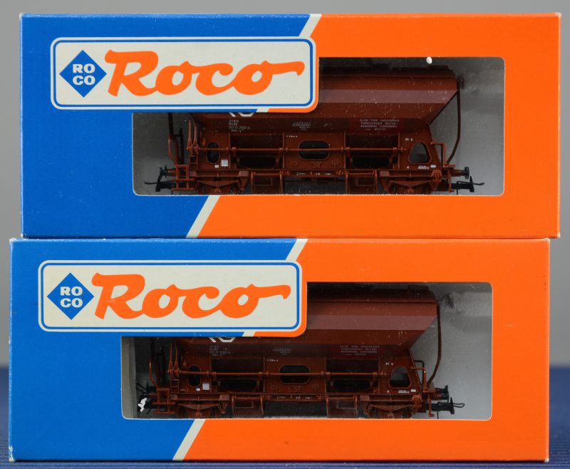 Een lot van twee zijslossers van de Nederlandse spoorwegen voor spoortype HO. In originele dozen.