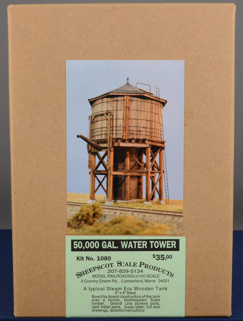 “50.000 gallon water tower”. Een modelbouwkit op schaal HO. Compleet en in originele doos.