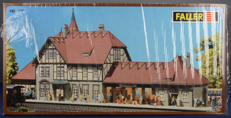“Station Schwarzburg”. Een modelbouwkit op schaal HO. Compleet en in originele doos.
