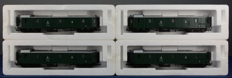 Vier bagagewagons van de Badense spoorwegen voor spoortype HO. in originele dozen.