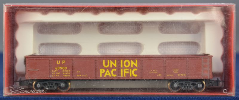 Een open goederenwagon van de Union Pacific voor spoortype HO. In originele doos.