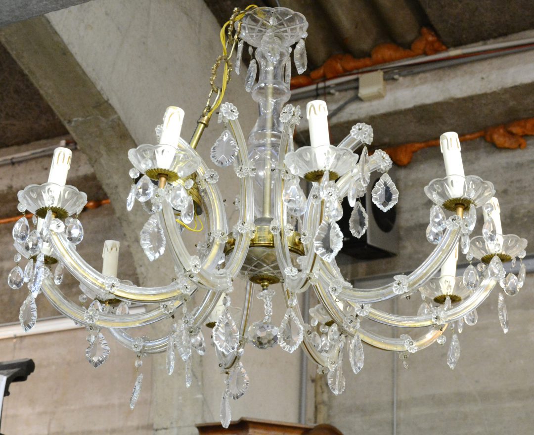 Rijden zuur Verzorger Een tienarmige Venetiaanse luster van metaal en glas, versierd met  kristallen pendeloques – Jordaens N.V. Veilinghuis