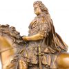 “Pruisische vorst” Een bronzen beeld op een voetstuk van arduin en groen marmer. Inscriptie ‘Aktien Gesellschaft Gladenbeck - Berlin - Friedrichshagen”.