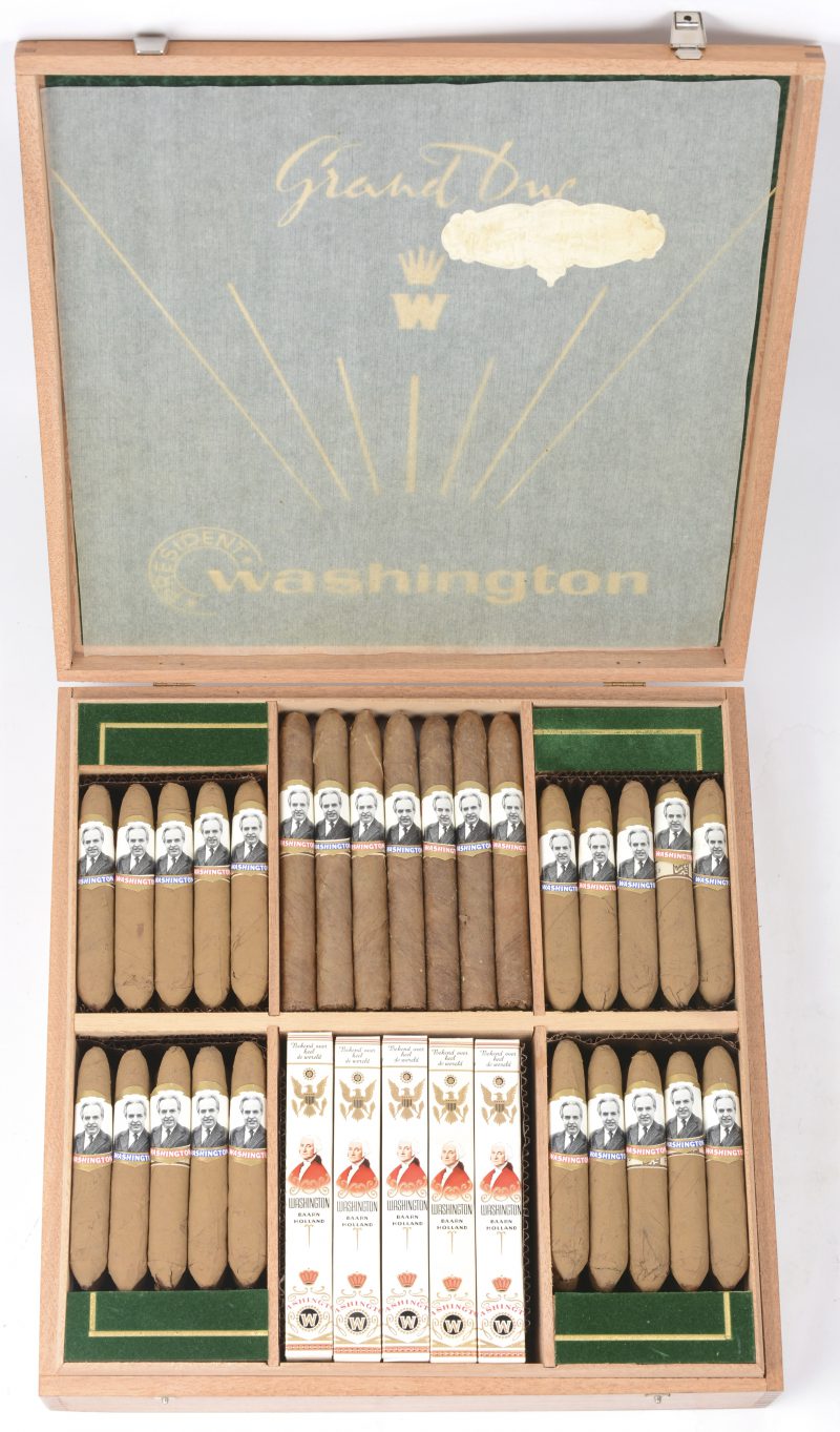 Een kist met 123 sigaren ‘Fernand Piot’.