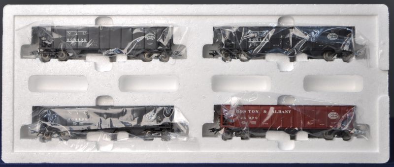 Een set met vier Amerikaanse hopperwagons van het New York Central System. spoortype HO. In originele doos.