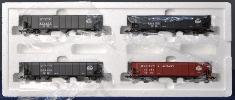Een set met vier Amerikaanse hopperwagons van het New York Central System. spoortype HO. In originele doos.