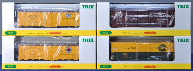 Vier gesloten Amerikaanse goederenwagons voor spoortype HO. ‘Rutland’, ‘Seaboard Railroad’, ‘Merchants Dispatch Transportation’ & ‘Northern Pacific’. In originele dozen.