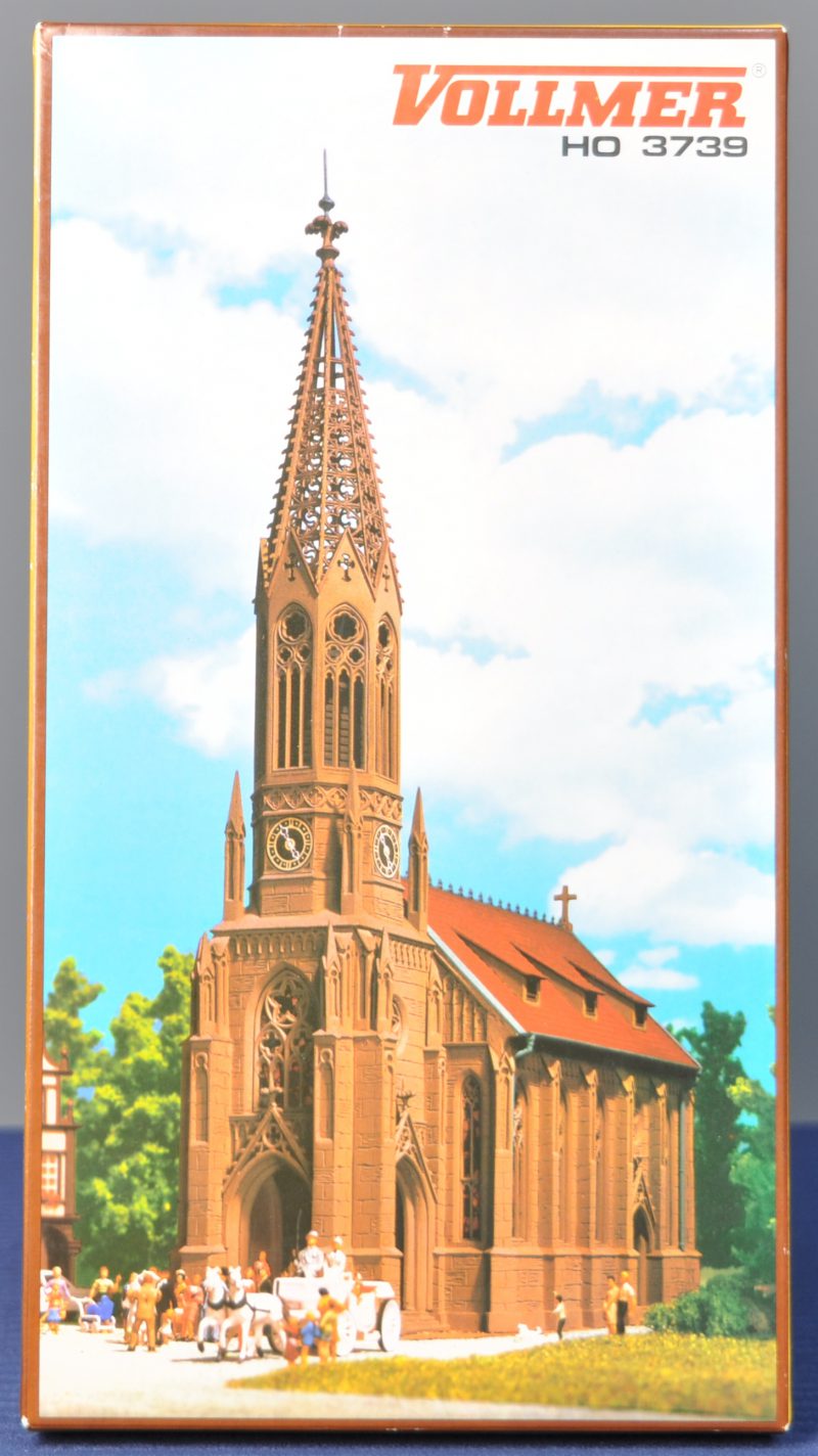 “Kerk van Stuttgart-Berg”. Een modelbouwkit op schaal HO. Compleet en in originele doos.