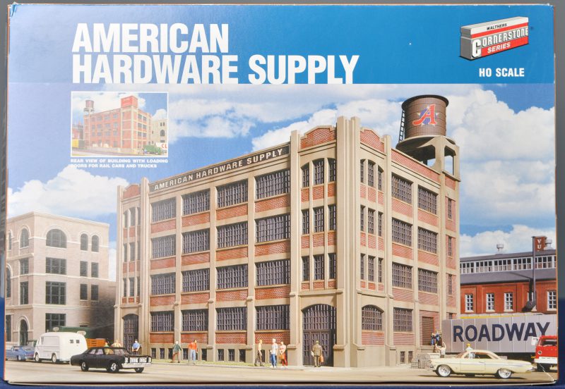 “American Hardware Supply”. Een modelbouwkit op schaal HO. Compleet en in originele doos.