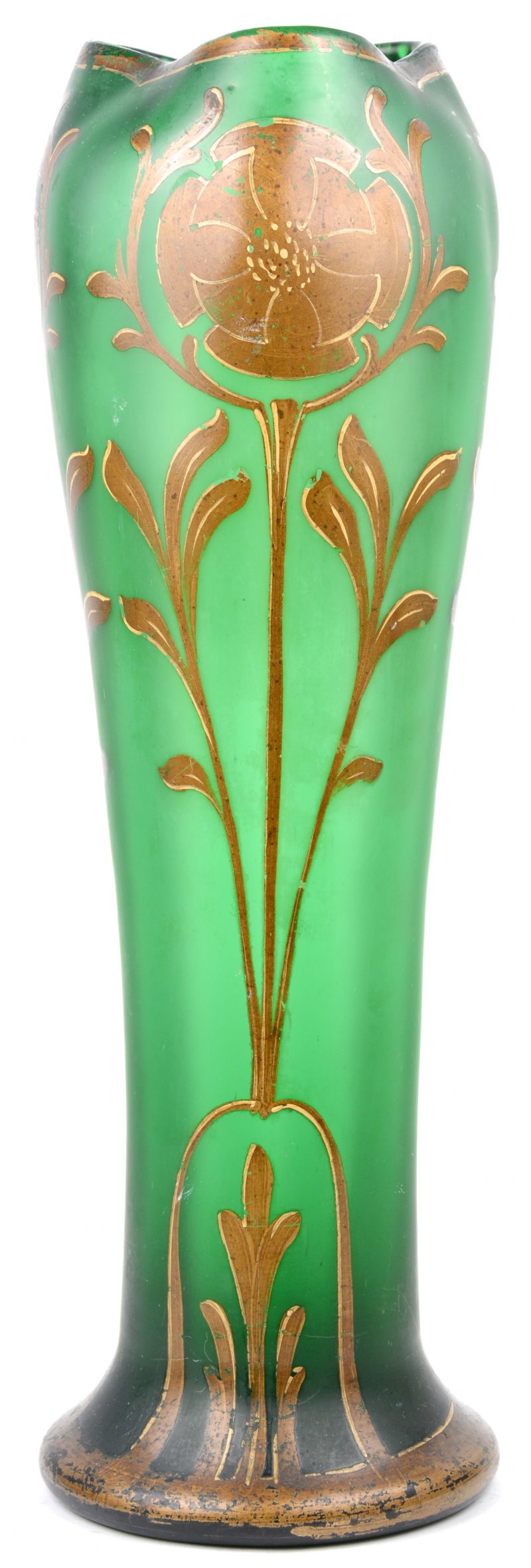 Een Art-Deco vaas in groen glas met gouden opleg.