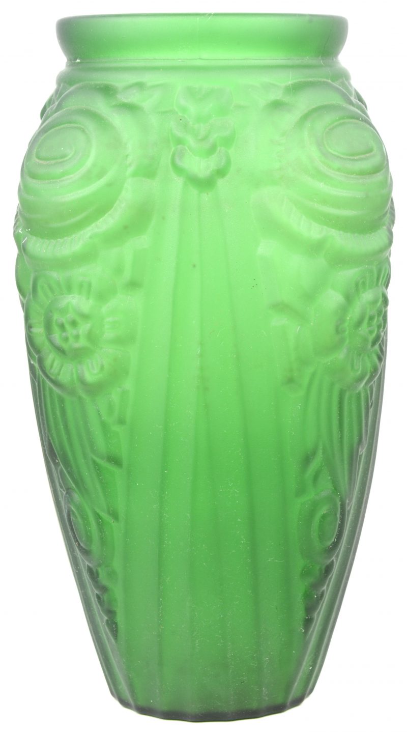 Een Art-Deco vaas in groene glaspasta.