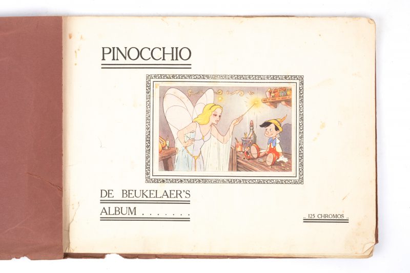 ‘Pinocchio”. Een chromo-album van De Beukelaer. Drie plaatjes ontbreken.