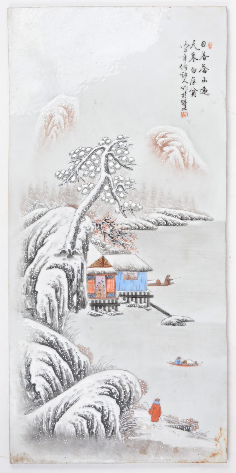“Besneeuwd landschap met een meer”. Een plaquette van Chinees porselein.