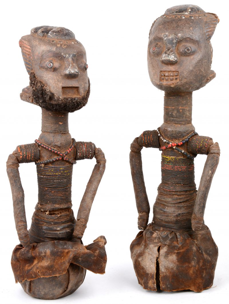 Twee afrikaanse beeldjes.