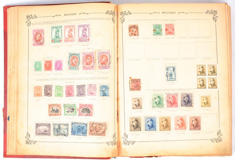 “Album historique de timbres postes”. Met oude postzegels (medio XIXde tot einde jaren 1920). Letsels en manco’s.