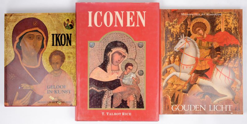 Een lot van drie boeken betreffende iconen.