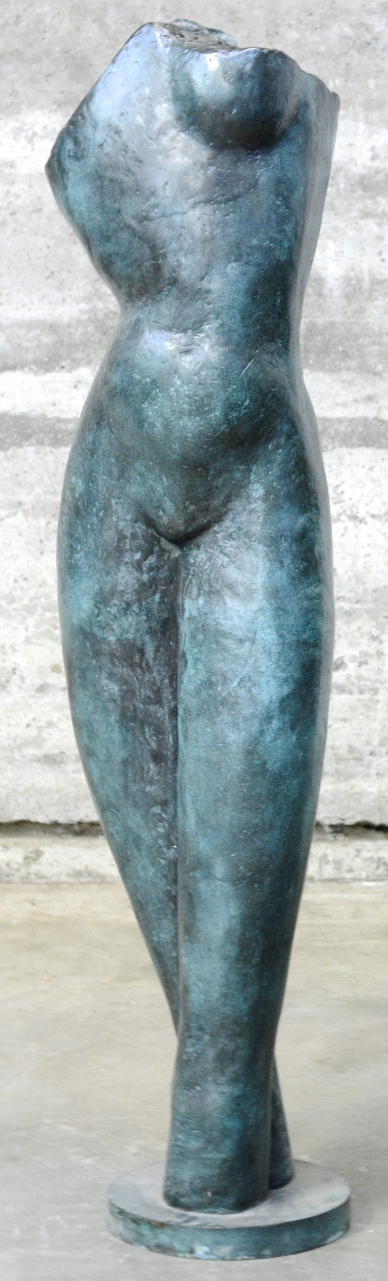 “Vrouwelijk naakt”. Een bronzen beeld.
