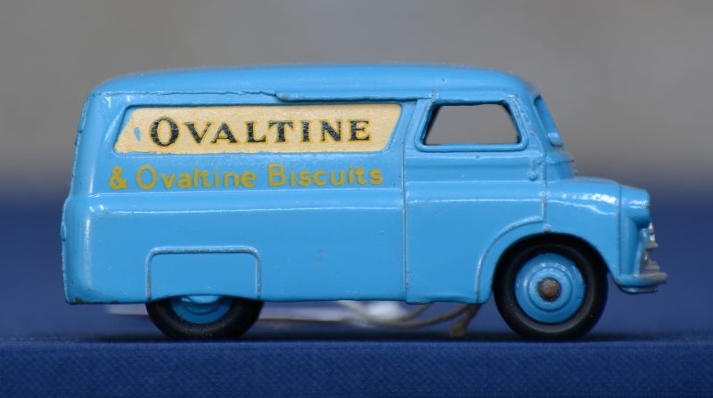 “Bedford bestelwagen van Ovaltine”. Een modelauto. Zeer goede staat.