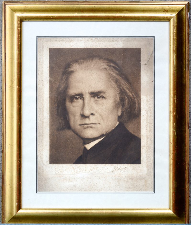 “Frans Liszt”. Een gesigneerde fotolitho.